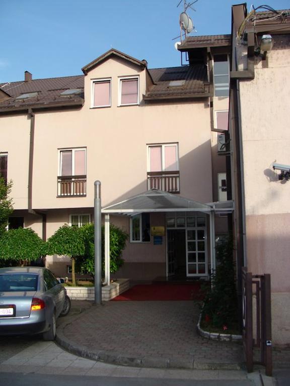 Delminium Hotel 3*